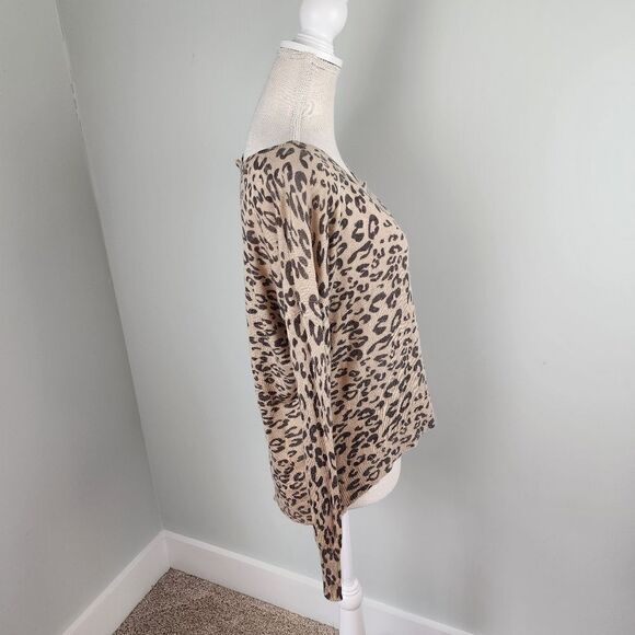 OLIVACEOUS WOMEN'S LEOPARD PRINT ZIPPER BACK SWEATER TOP SIZE MEDIUM - Picture 3 of 7